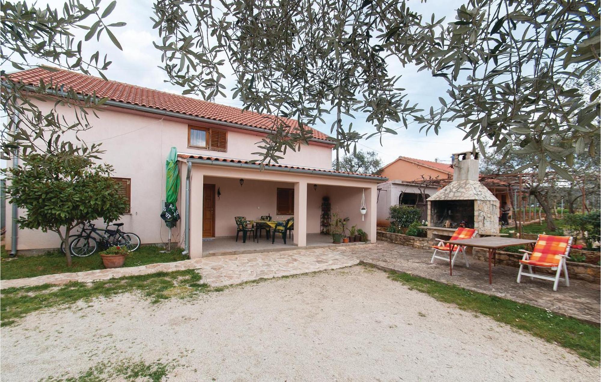 Lovely Apartment In Rovinj With Kitchen Exterior foto