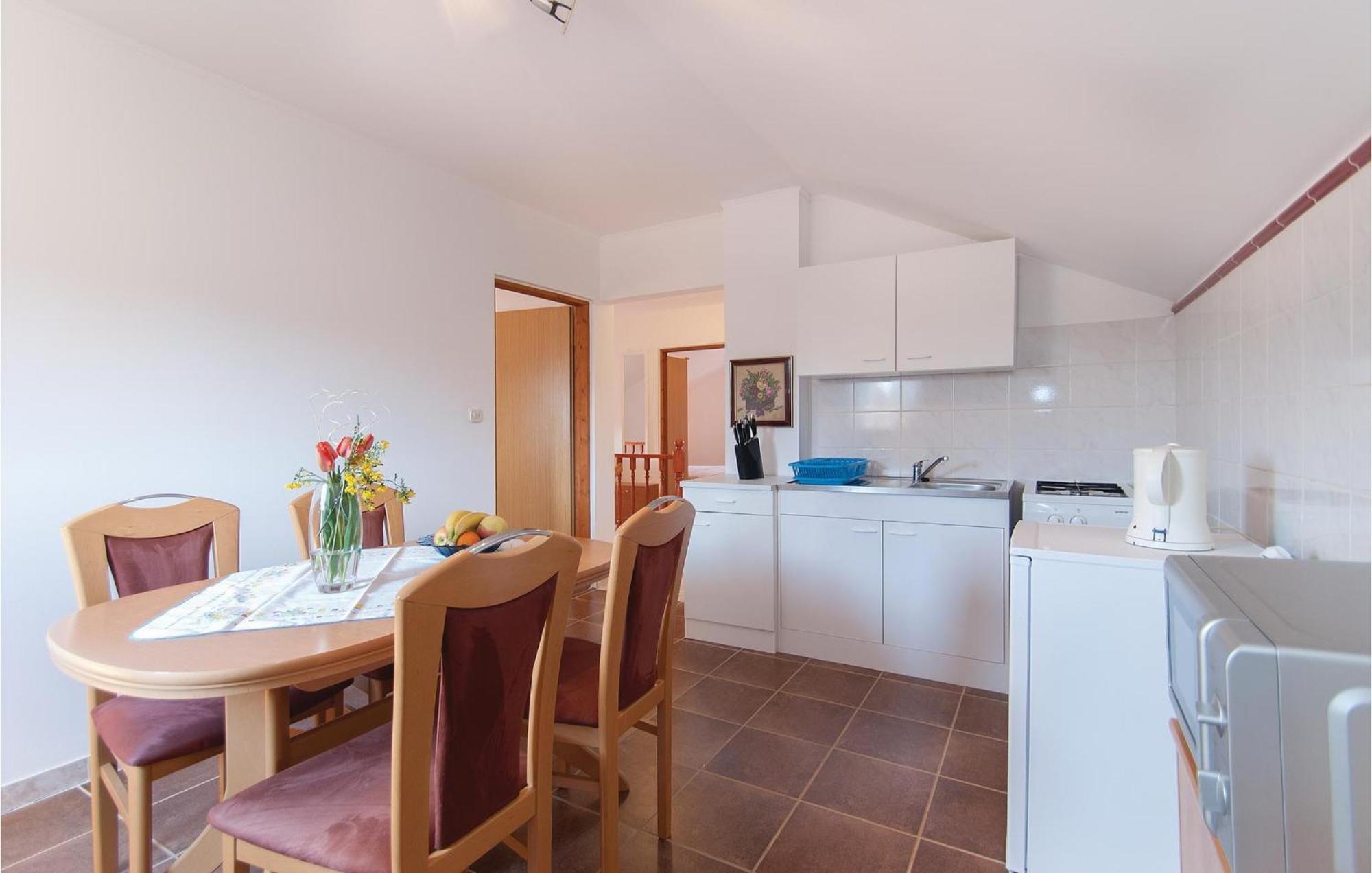 Lovely Apartment In Rovinj With Kitchen Exterior foto