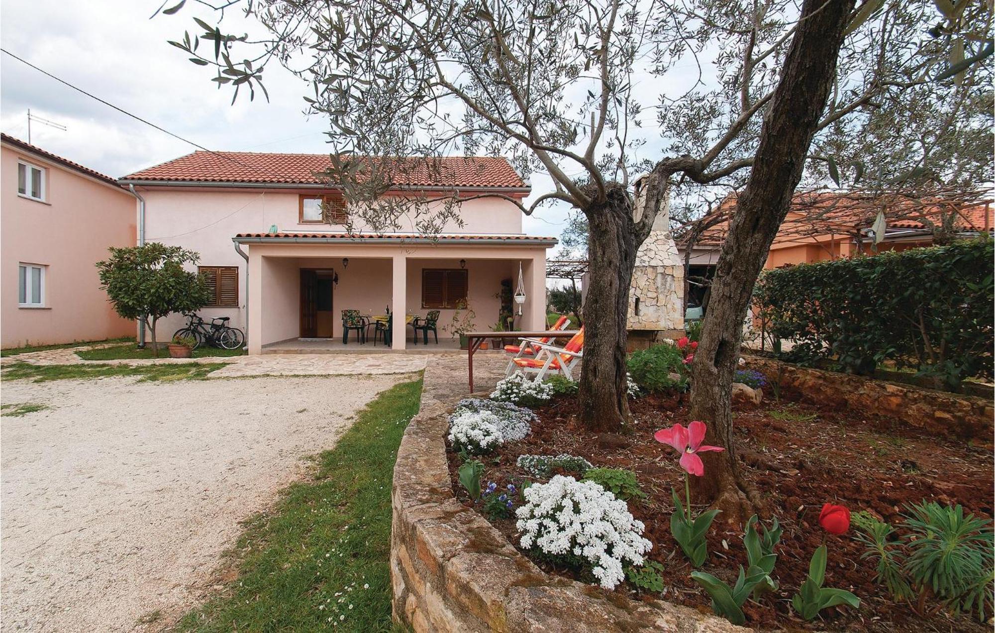 Lovely Apartment In Rovinj With Kitchen Exterior foto